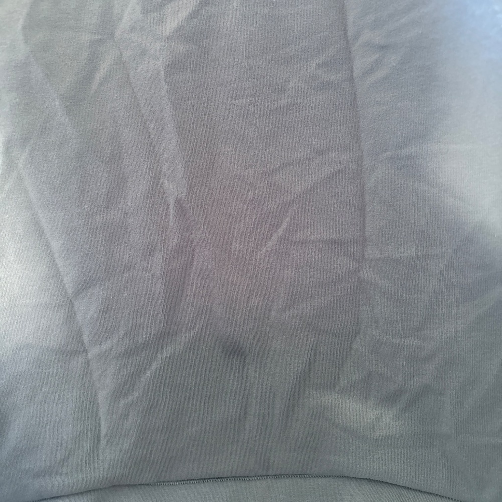 Woman’s yogalicious blue cropped tank top - Picture 2 of 4
